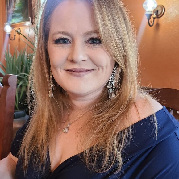 Meet your Posher, Julie - Picture 15 of 16